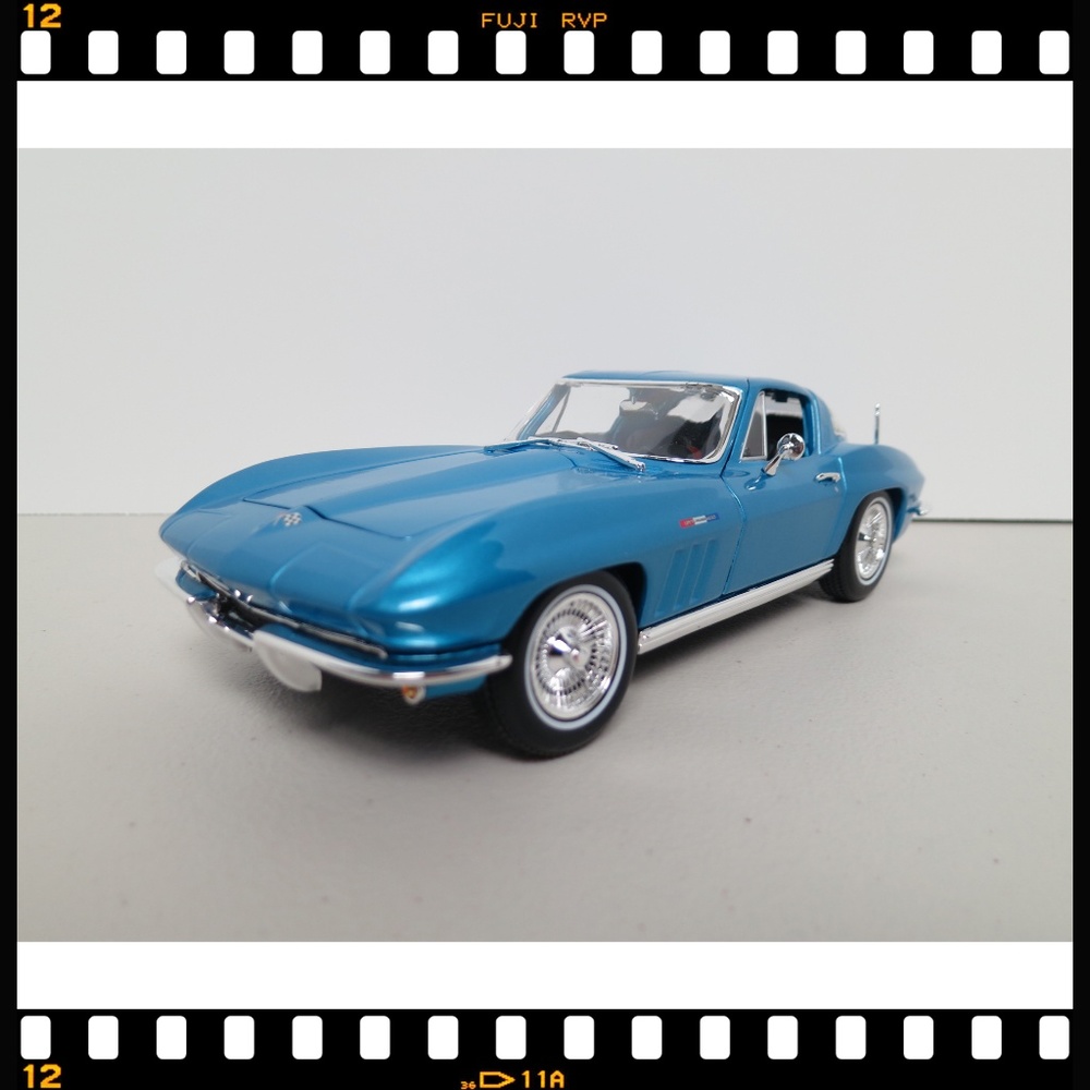 1:18~Maisto~1965~C2~Corvette~Stingray~Diecast~